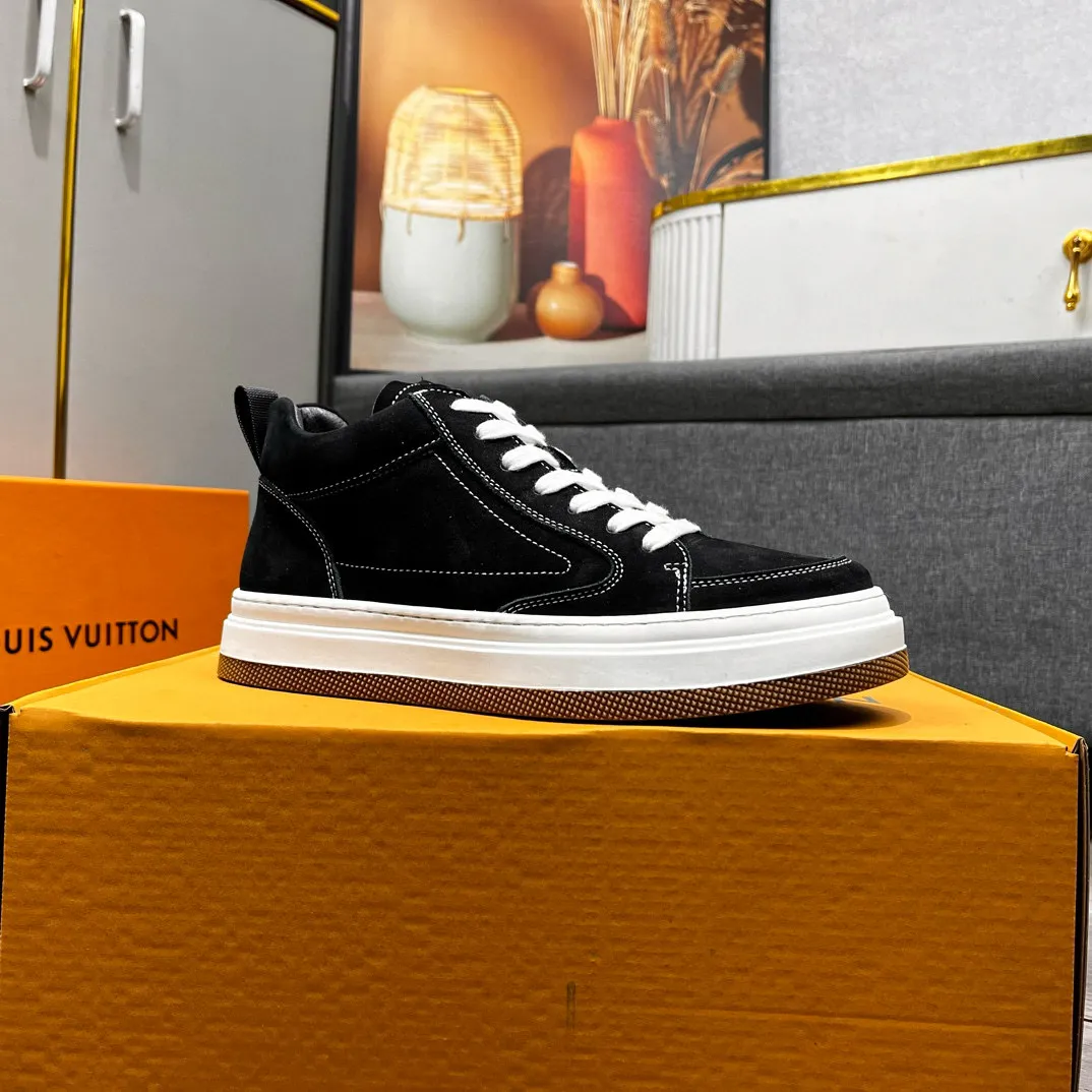 Factory price: 460💰LV's new casual high-top men's shoes👉 👉 Fashionable and versatile, 💞 Simple and elegant style, 🔊 The fabric is made of imported cowhide, ☑️breathable mesh lining, original wear-resistant rubber outsole, exclusive new style, taken in kind, five colors available, code number: 38-44, (45 can be customized)